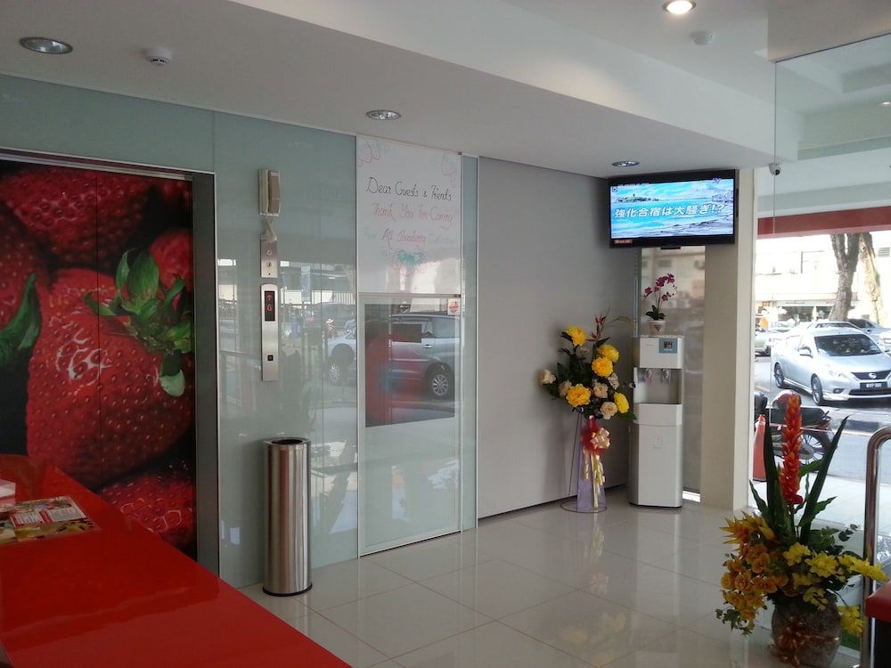 Hotel Strawberry Fields 2