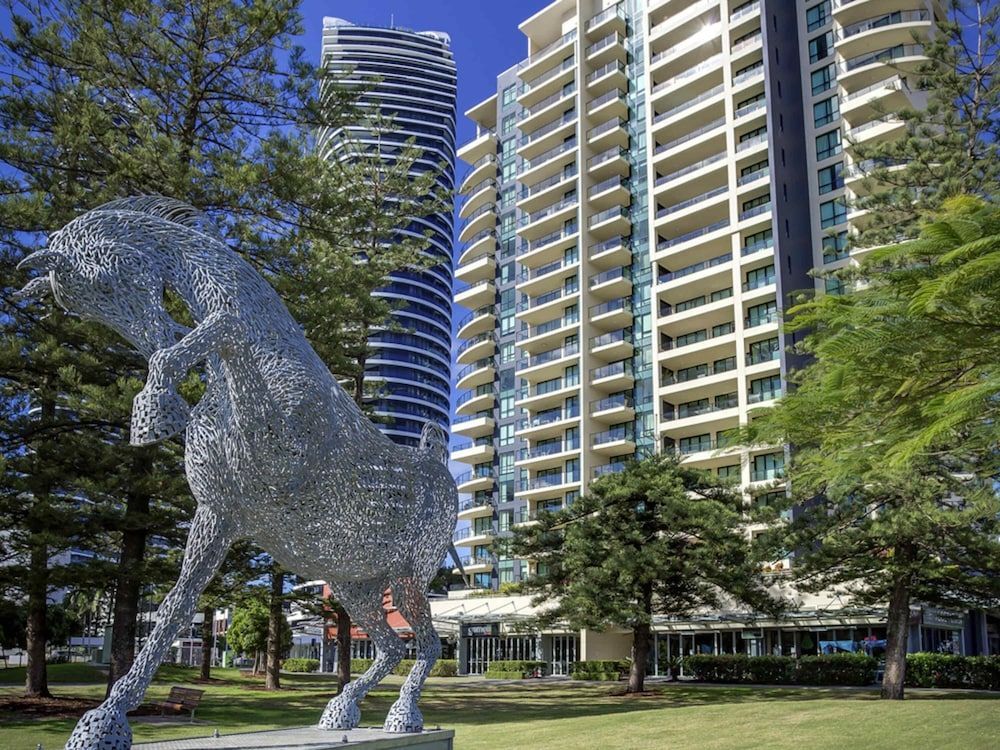 Mantra Broadbeach on the Park 1