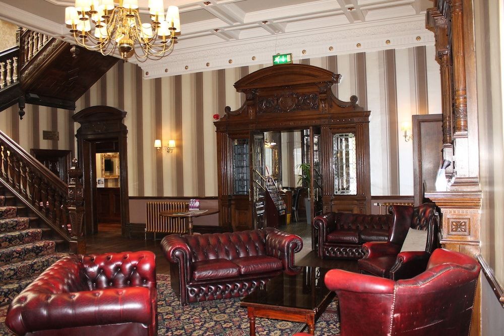 The Oaks Hotel 2