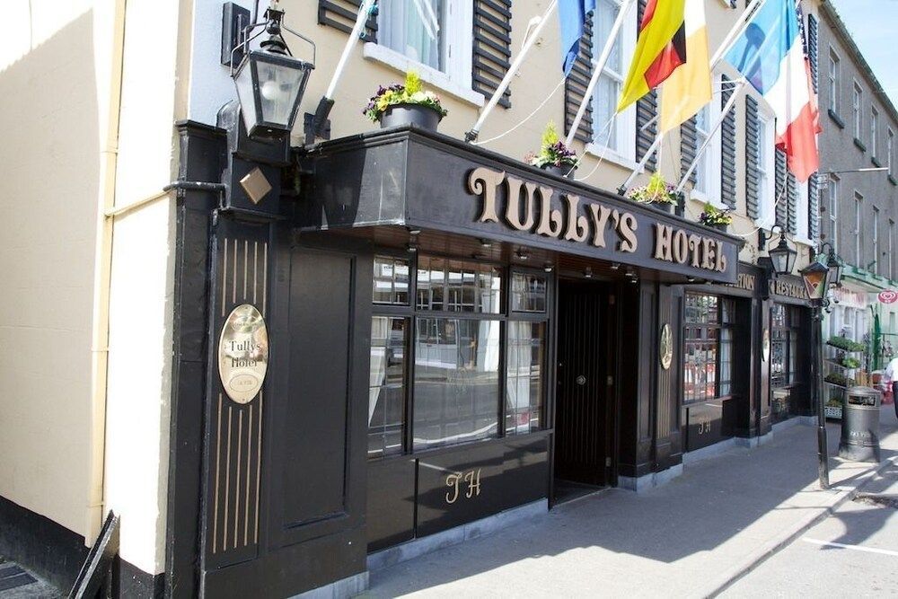 Tully's Hotel 1
