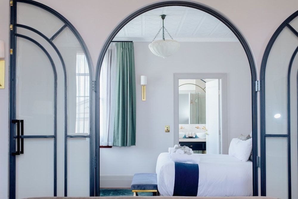 Tattersalls Hotel 1