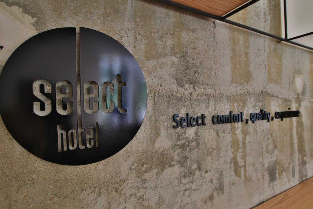 SELECT CITY CENTER HOTEL 1