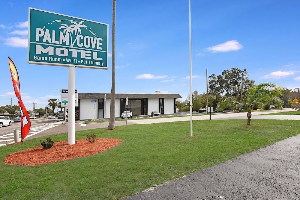 Palm Cove Motel 1