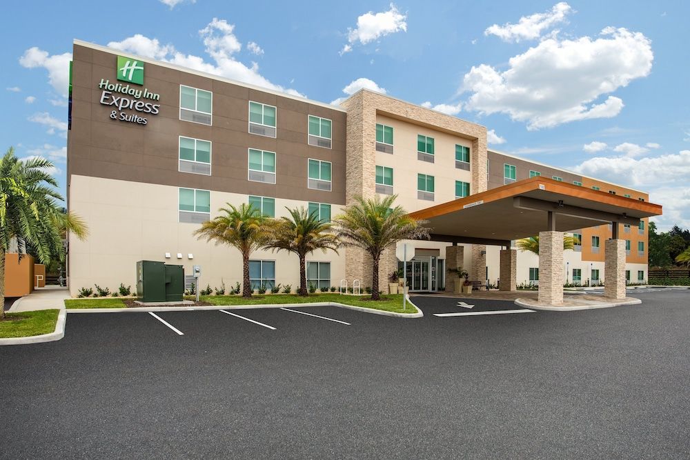 Holiday Inn Express & Suites DELAND SOUTH by IHG 1