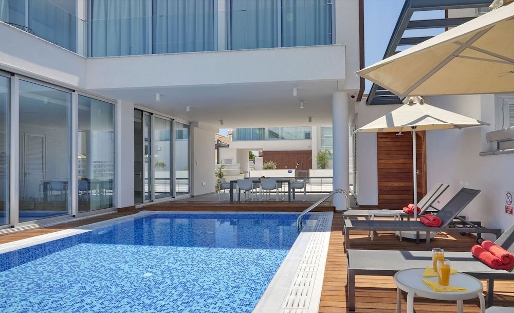 Seaview Luxury Villa Jacuzzi & Pool! 2 Min Beach 1