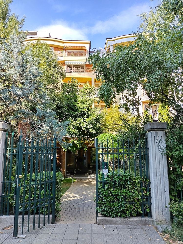 Aparthouse Borovo near Bulgaria Mall, free street parking 1