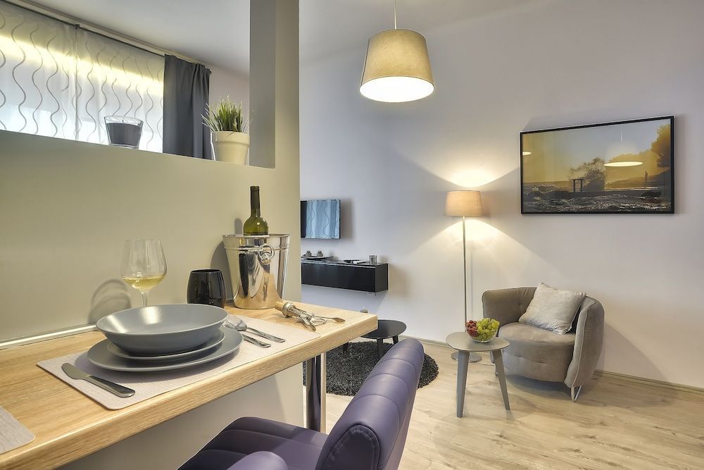 D&A Center Apartments with FREE Parking 1