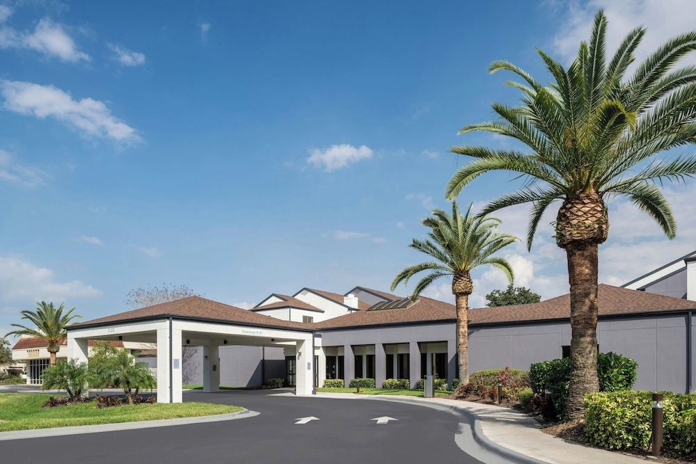 Courtyard by Marriott Orlando Airport 1