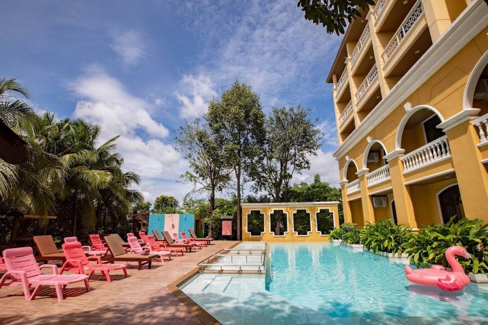 Paris - Krabi town - Krabi - ROYAL PINEAPPLE HOTEL l a welcome to wealth and good fortune - Krabi town - Krabi