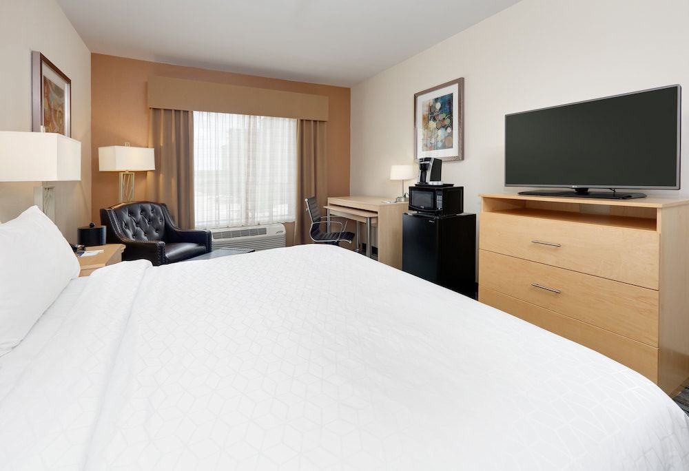 Holiday Inn Express & Suites SAN ANTONIO - BROOKS CITY BASE by IHG 2