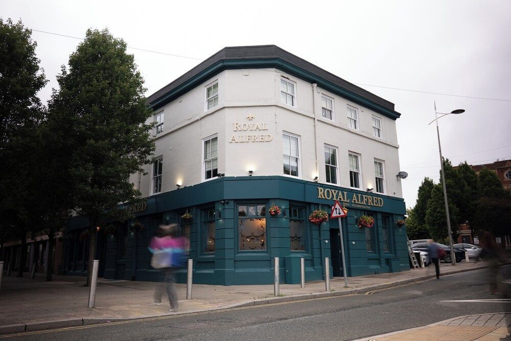 The Royal Alfred - Opposite Central Train Station 1