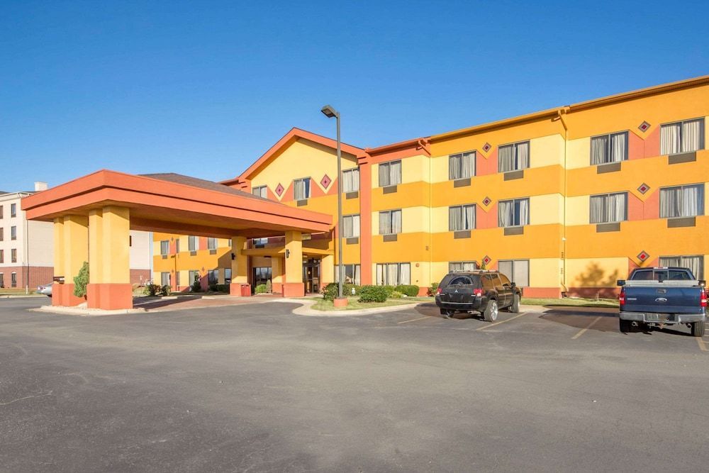 Quality Inn & Suites MidAmerica Industrial Park Area 1