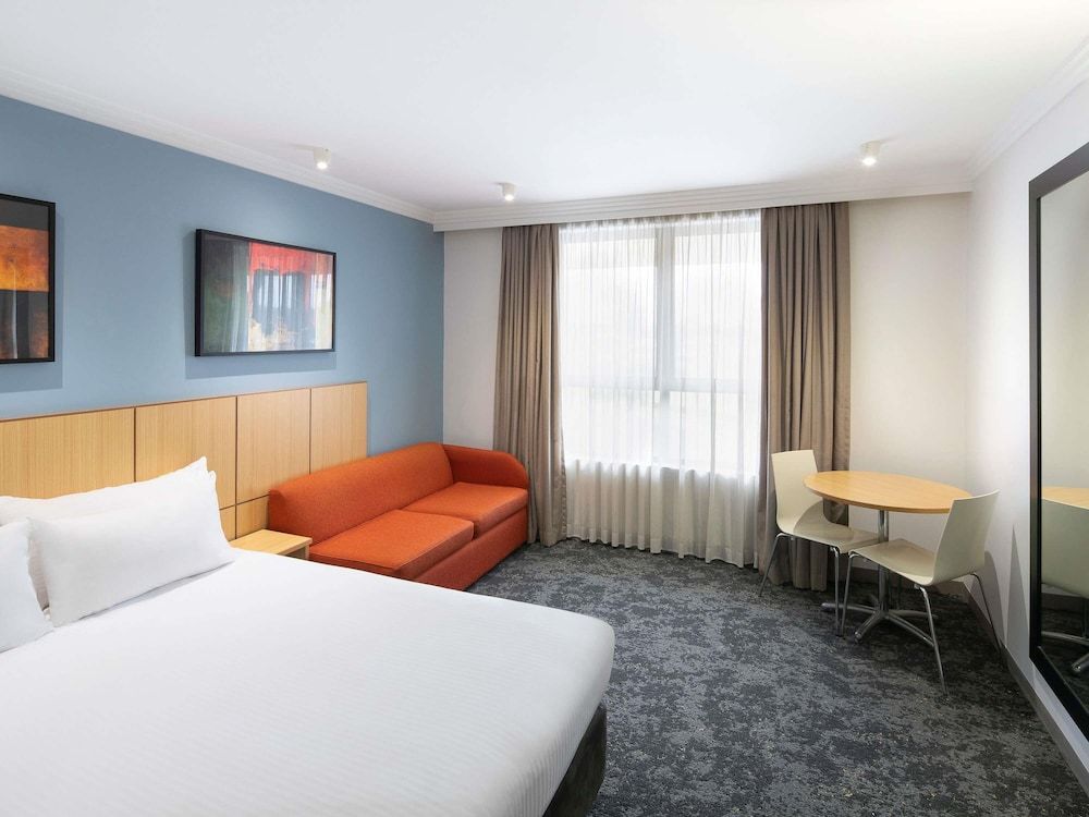 Mercure Brisbane Garden City 1
