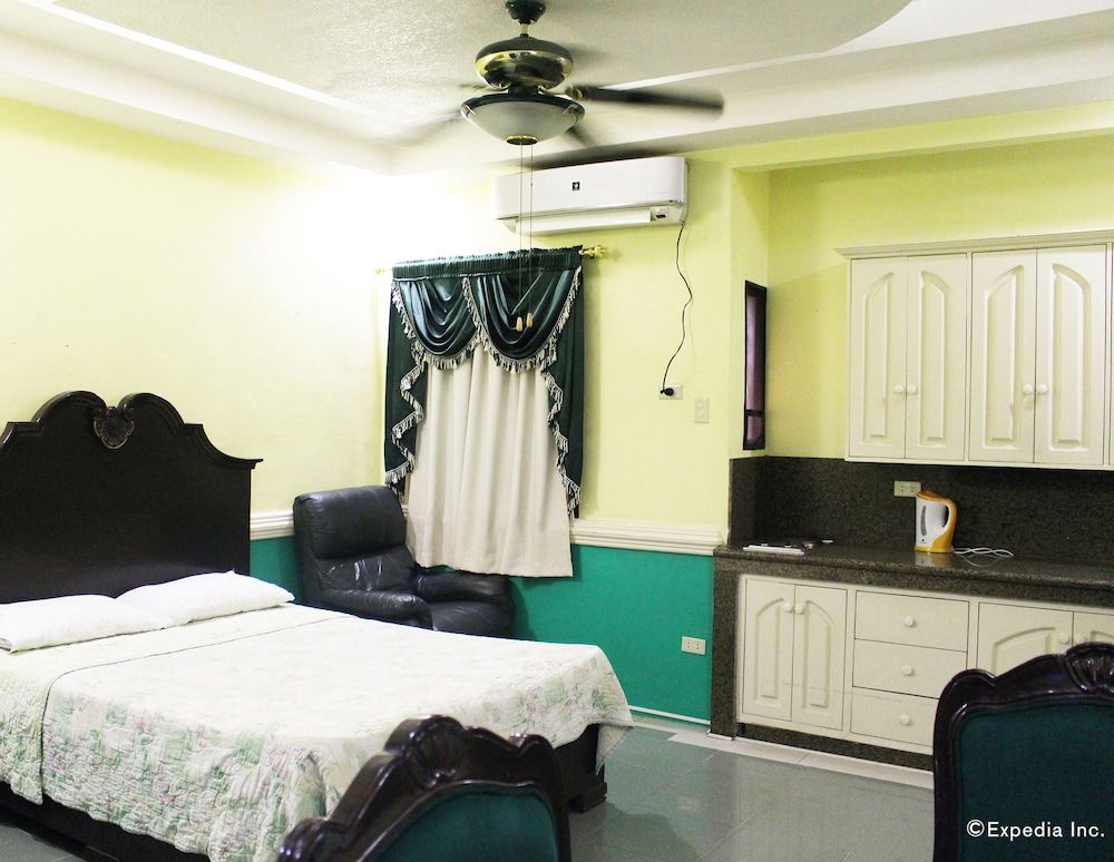 Kokomo's Suites Hotel 1