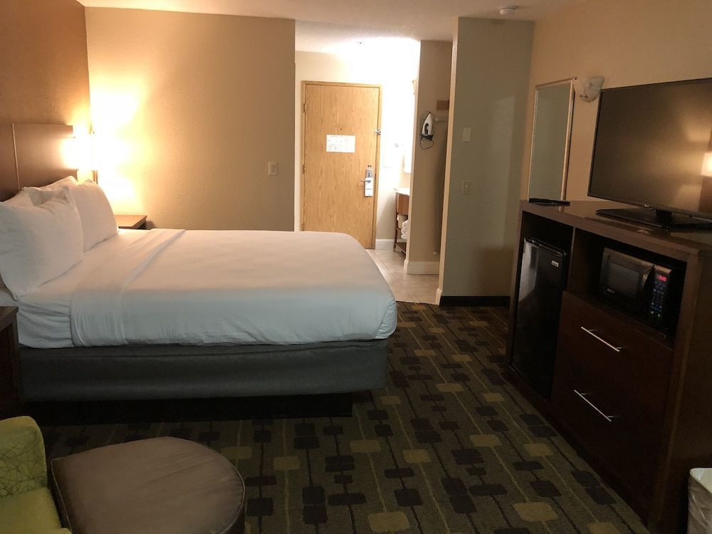 Holiday Inn Express & Suites CORNING by IHG 2