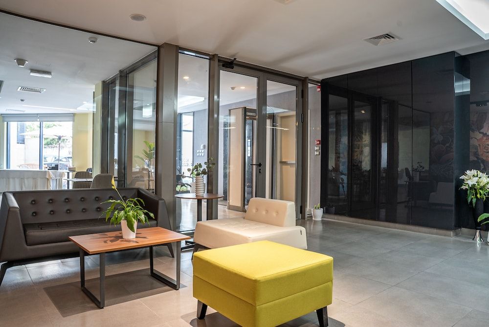 Liv Weibdeh Hotel Suites 1
