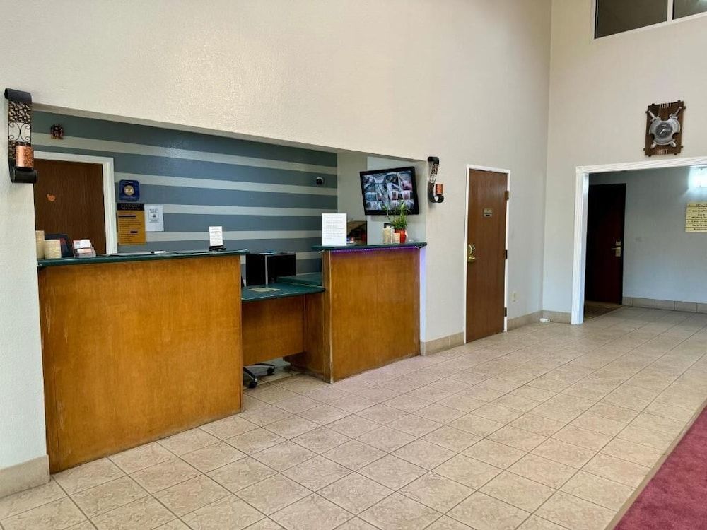 Star City Inn & Suites 2