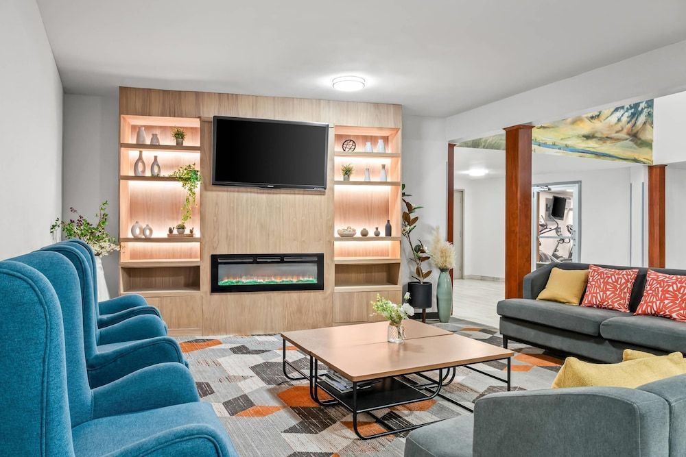 Comfort Inn & Suites 2