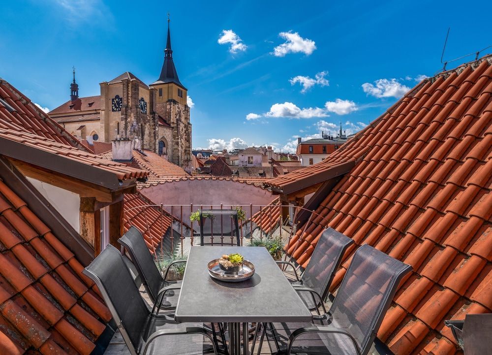 Chateau 9 Apartments by Adrez 1