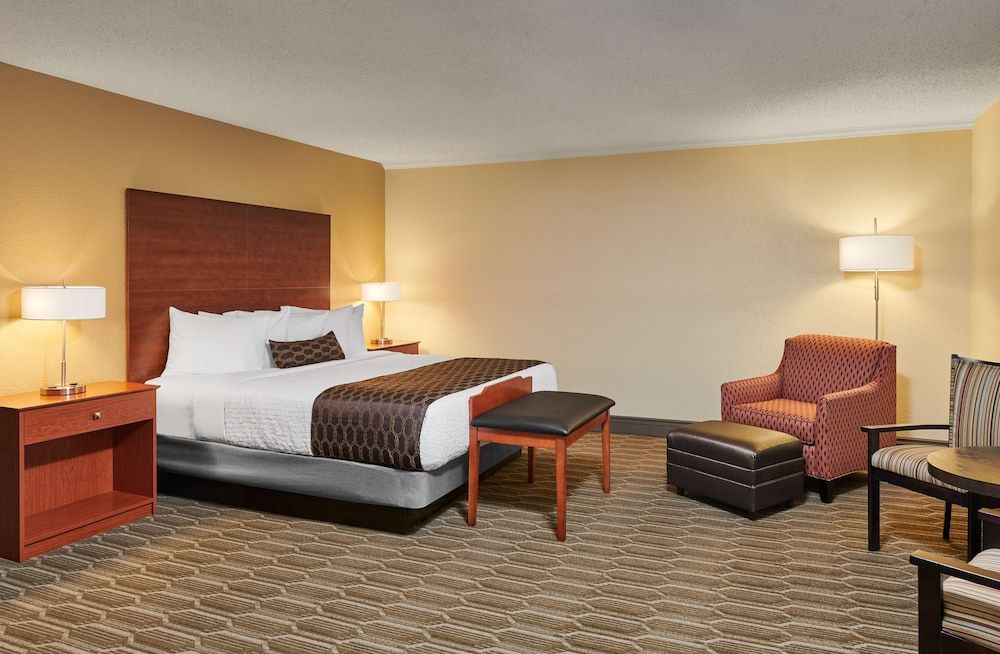 Best Western Plus Milwaukee Airport Hotel & Conference Center 1