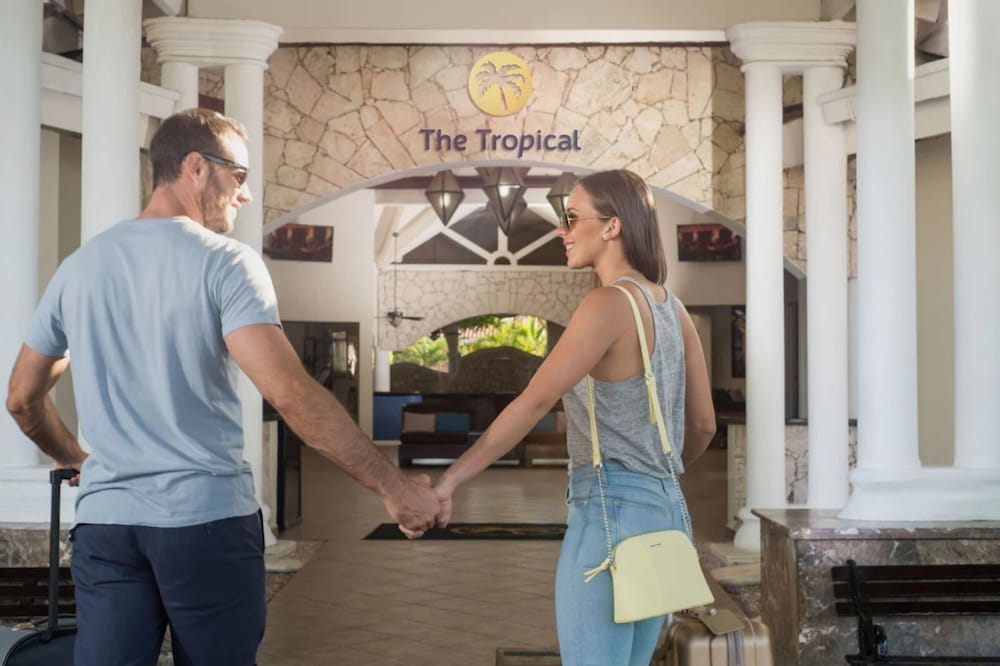 Lifestyle Tropical Beach 1