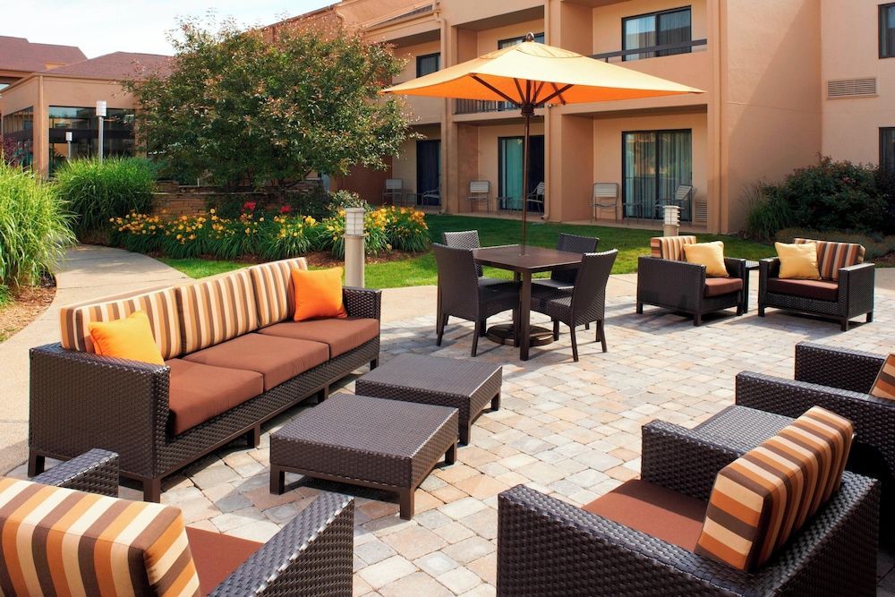 Courtyard by Marriott Rockford 1