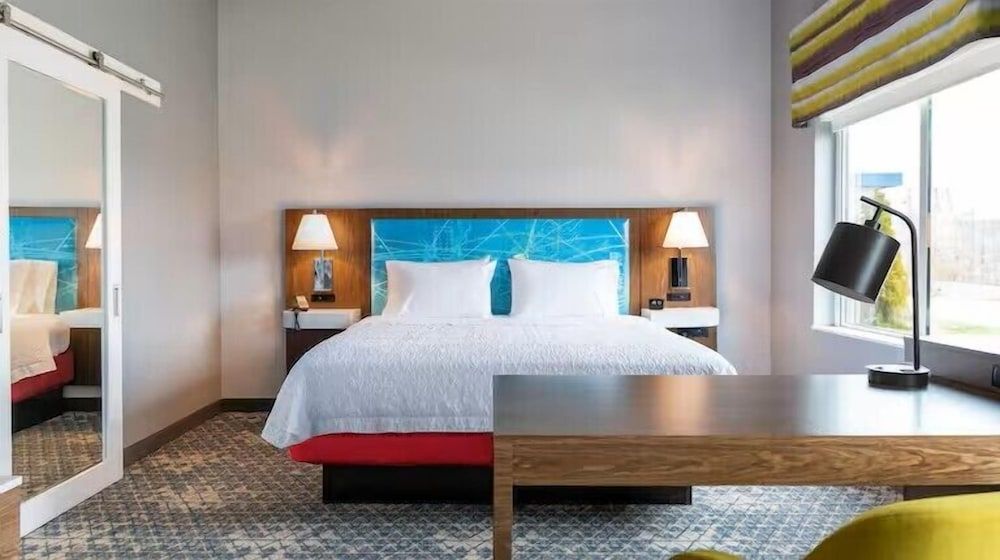 Hampton Inn by Hilton Deforest 1