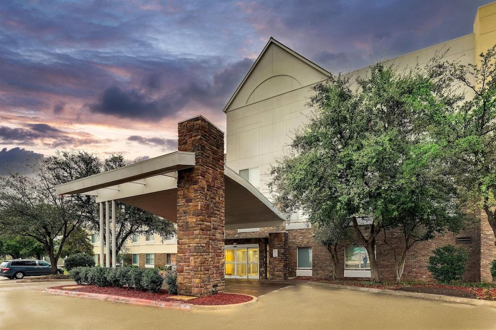 Best Western Plus Las Colinas Inn & Suites 1