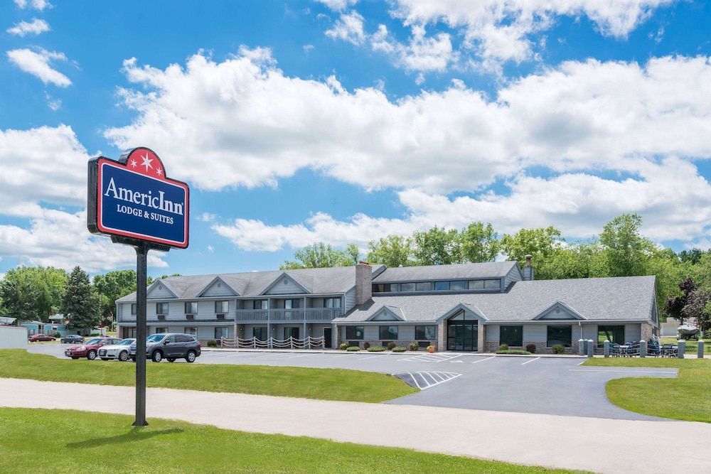 AmericInn by Wyndham Lake City 1