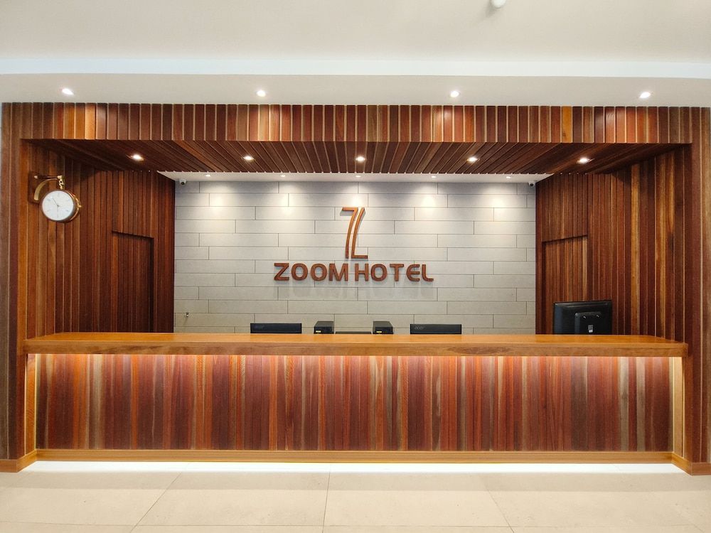 ZOOM HOTEL 2