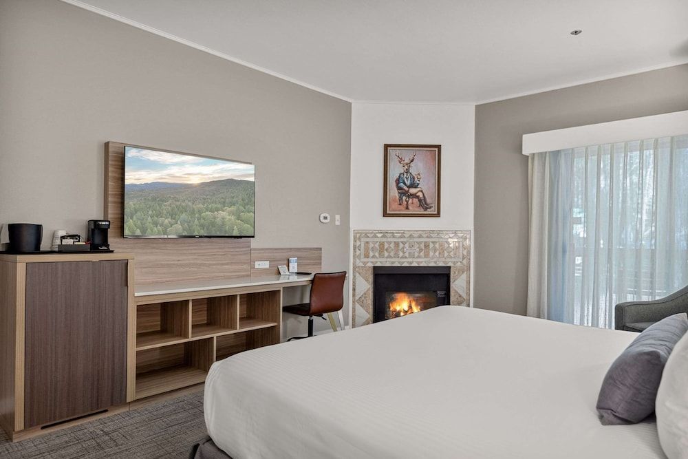 Chateau Big Bear Boutique Hotel, BW Signature Collection 1