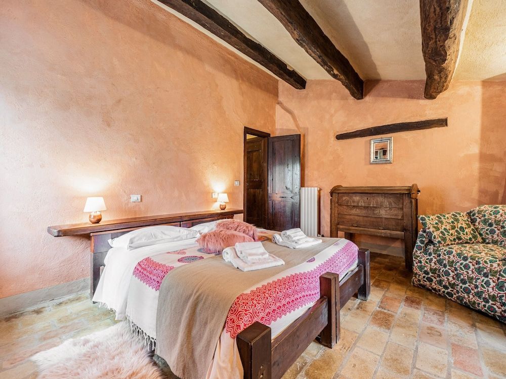 Cozy Cottage With Pool in Assisi 2