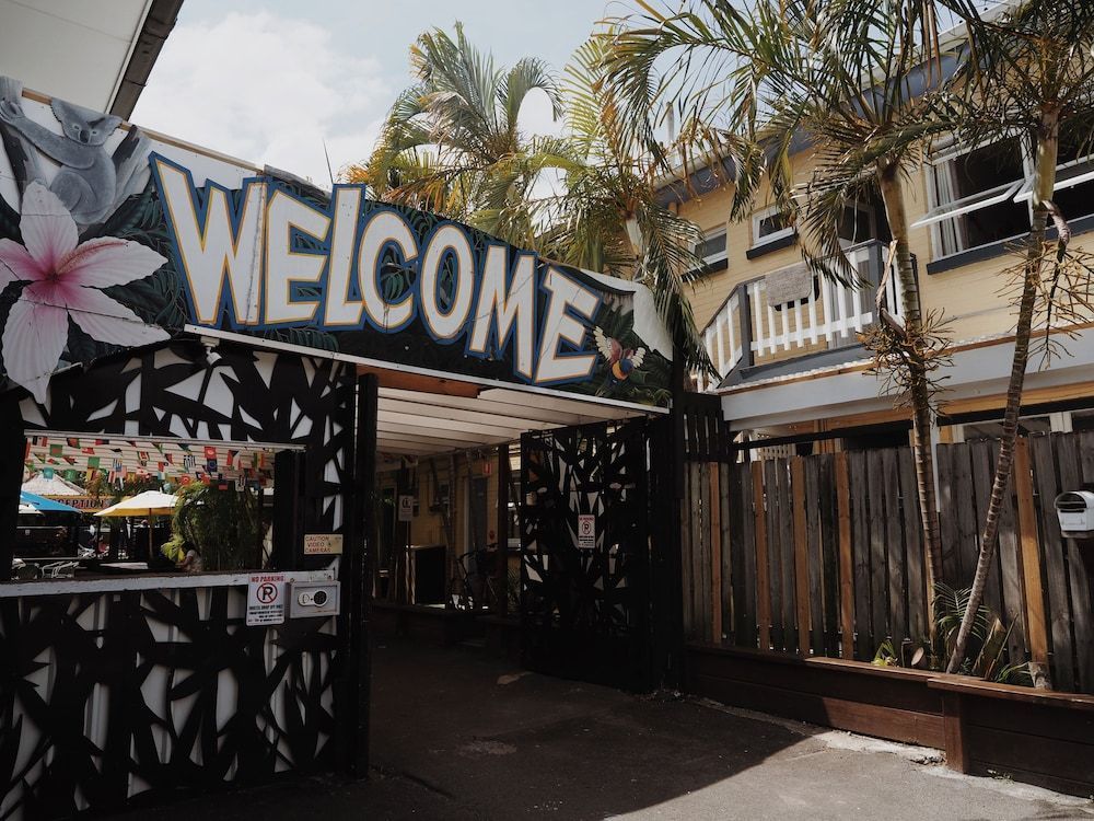 Backpackers In Paradise - 18 to 40 Years 1