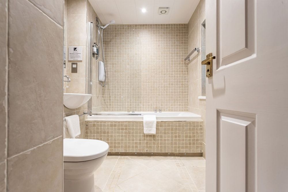The Howbeck & The Retreat 5min to Lake, Restaurants & to the free Hydro Wellness Club 1