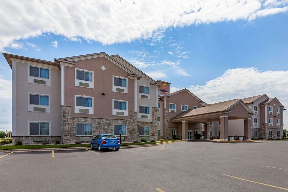 Comfort Suites Delavan - Lake Geneva Area 1