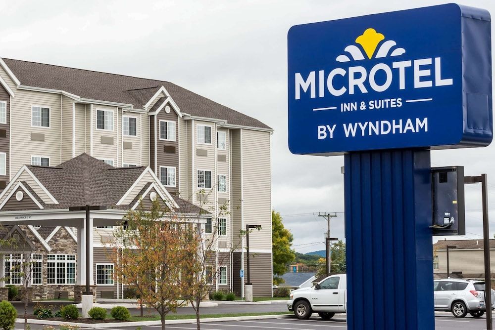 Microtel Inn & Suites by Wyndham Altoona 1
