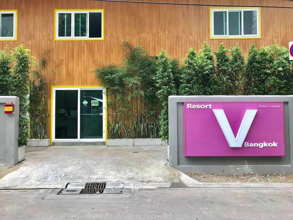 Resort V - MRT Huai Khwang 1