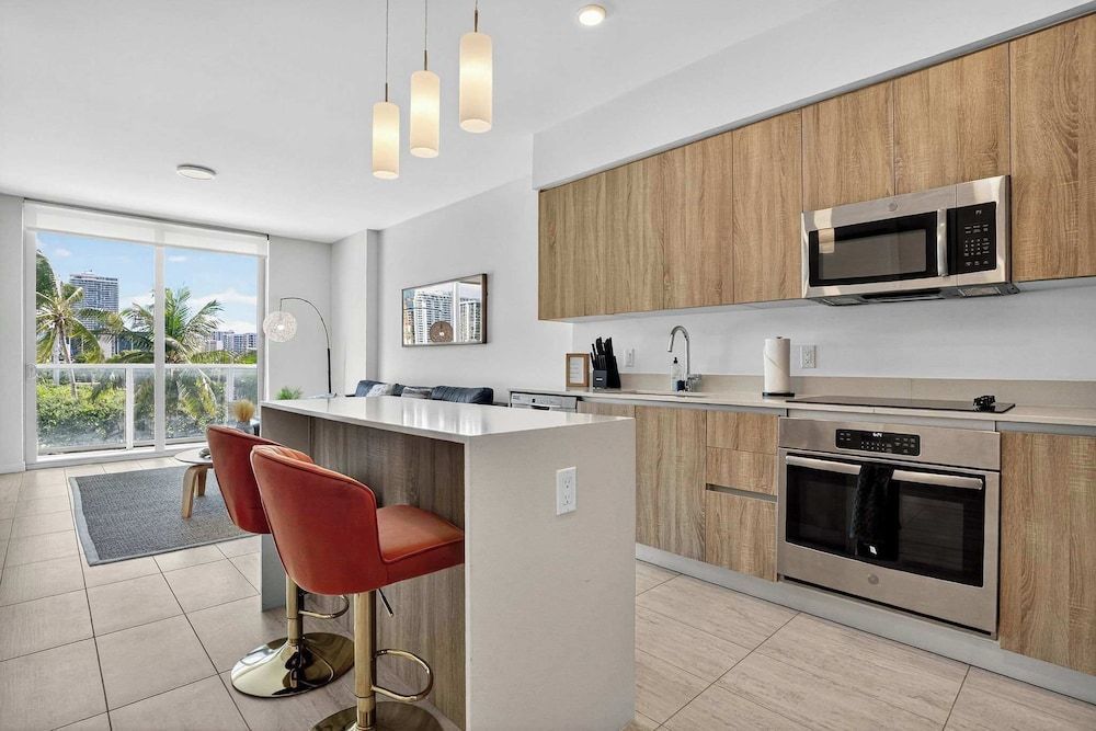 Biscayne Cove by Rove - Condo With Private Balcony 2