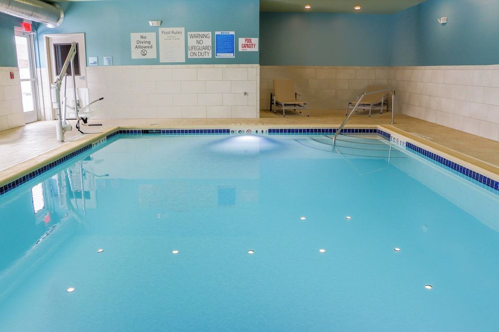 Holiday Inn Express & Suites DETROIT NORTHWEST - LIVONIA by IHG 1