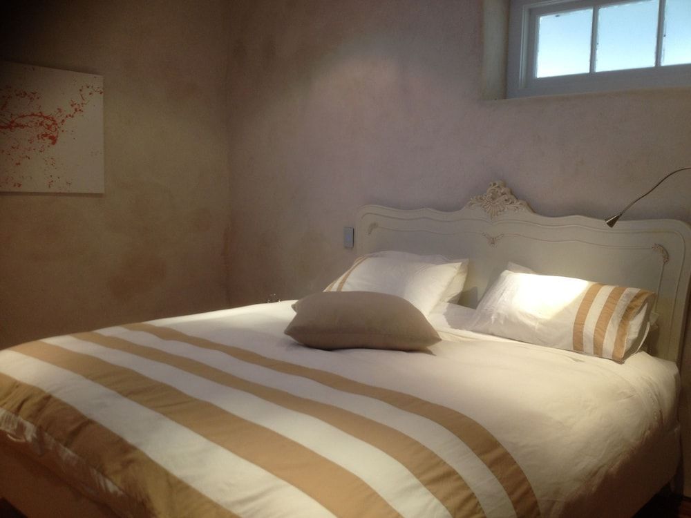 Woodstock Suite 2