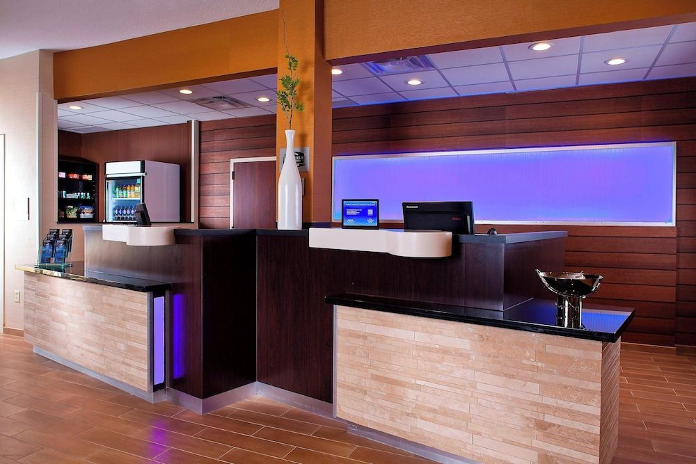 Fairfield Inn & Suites Houston Hobby Airport 2