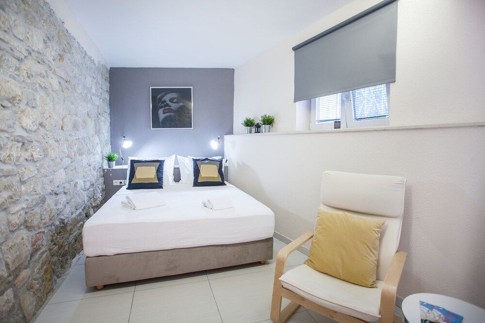 Apartments Emotha 1