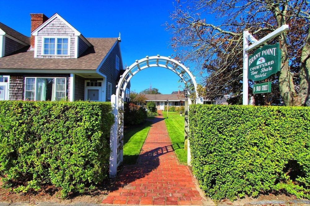 Brant Point Courtyard 1