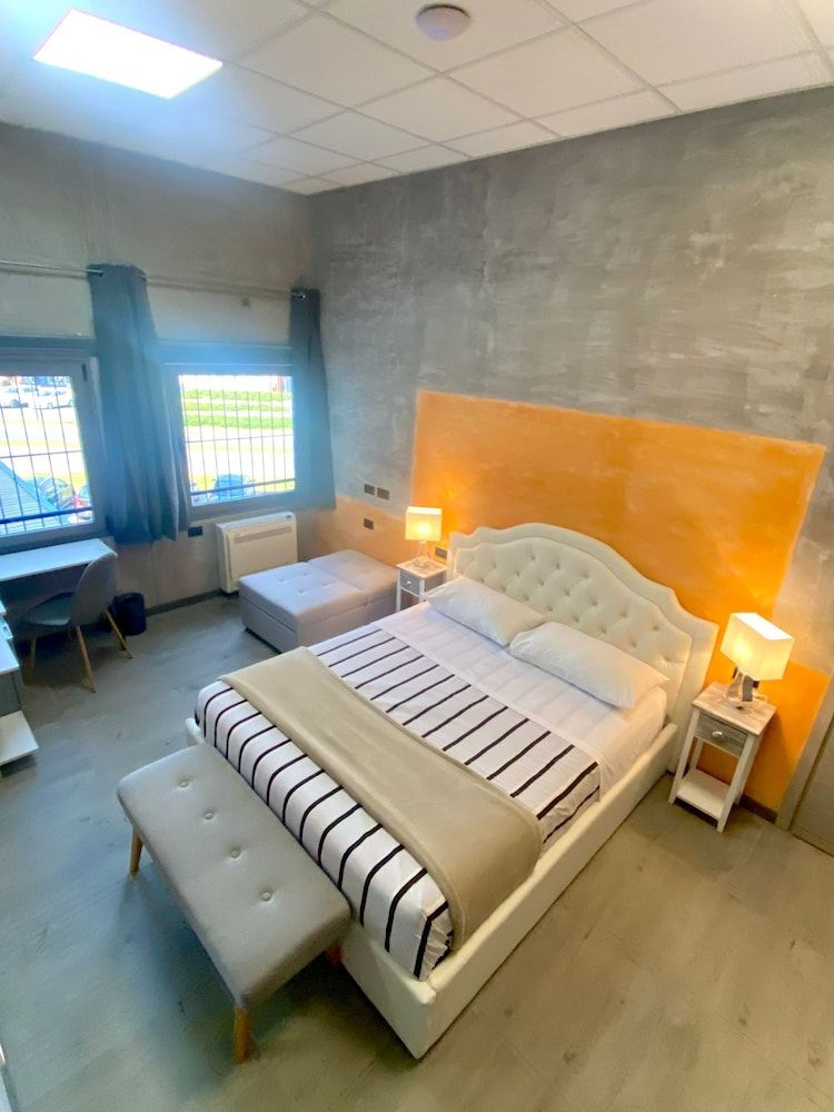 HOTEL TECH 2