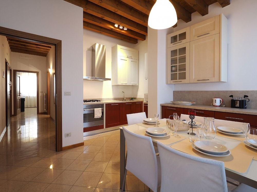 Venice Style Apartments 1