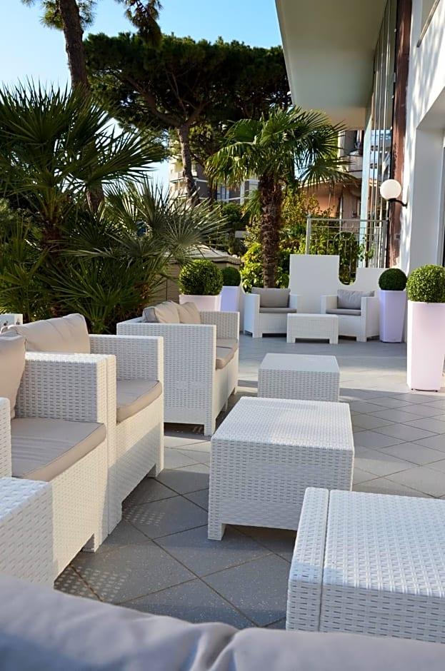 Hotel Mirage 2