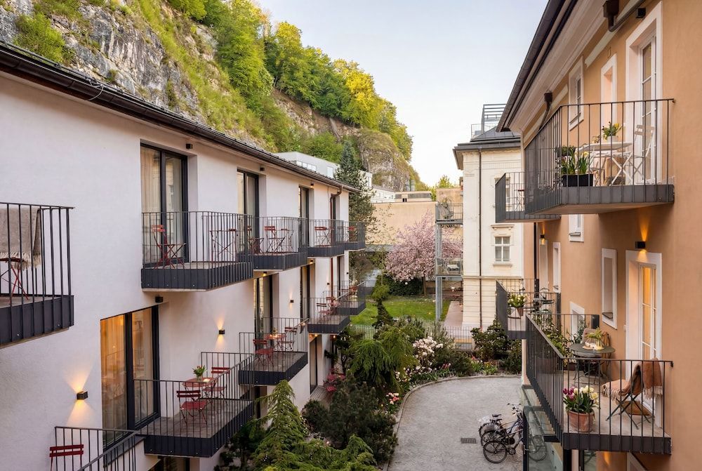 master Linzergasse 1