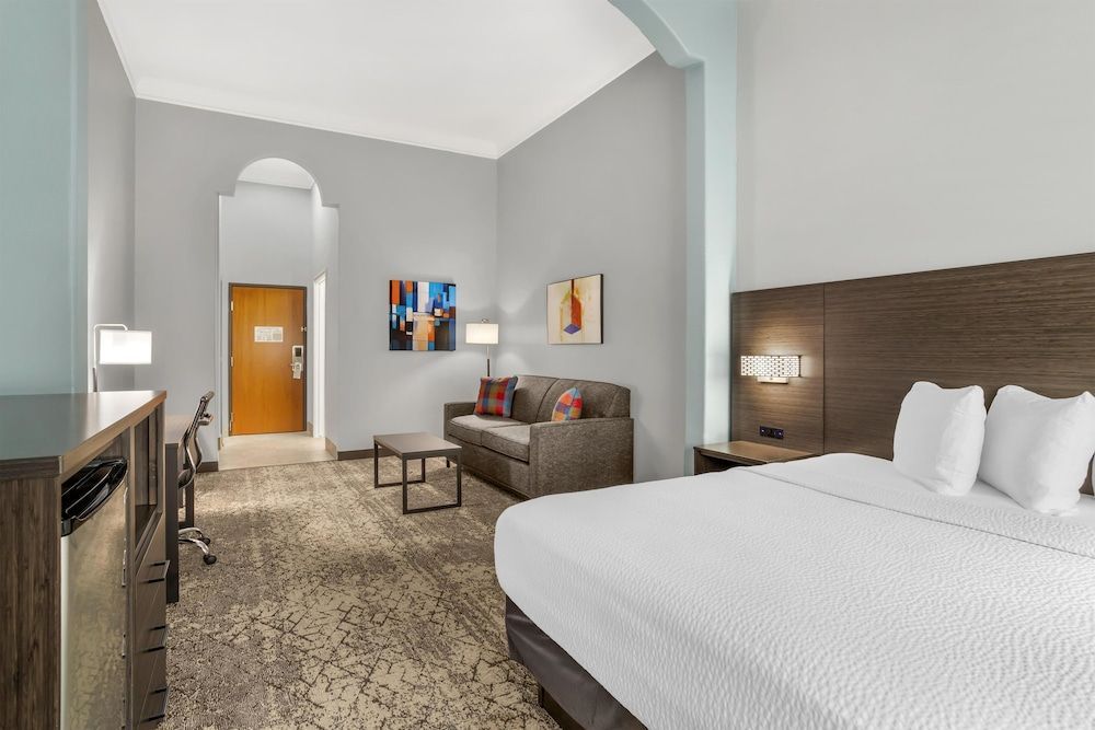 Best Western Plus New Caney Inn & Suites 1