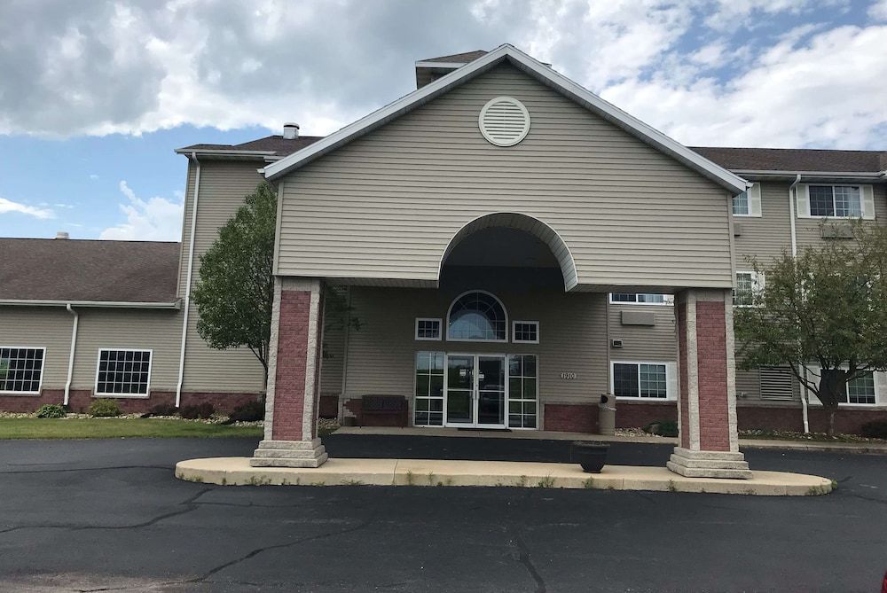 AmericInn by Wyndham Maquoketa 1
