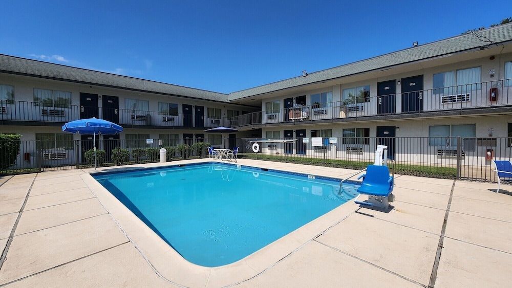 Motel 6 Conroe, TX 1